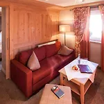 Traditionshotel Schwarzer Adler 4*