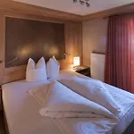 Traditionshotel Schwarzer Adler 4* Таннхайм