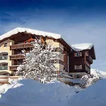 Traditionshotel Schwarzer Adler Отель 4*