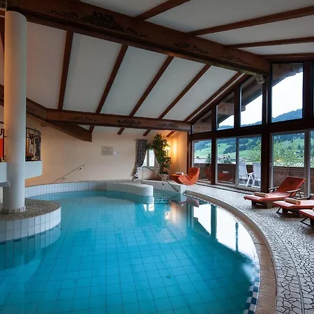 Traditionshotel Schwarzer Adler 4*