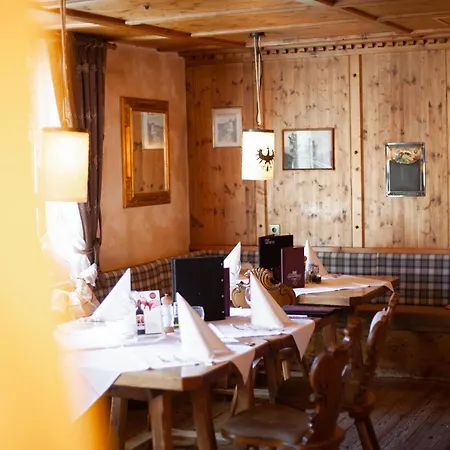 Traditionshotel Schwarzer Adler Таннхайм
