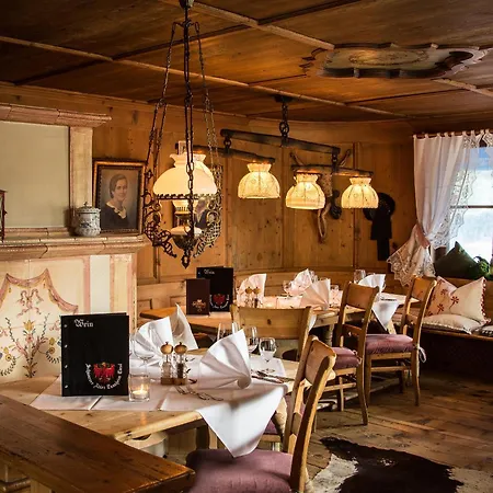 Отель Traditionshotel Schwarzer Adler