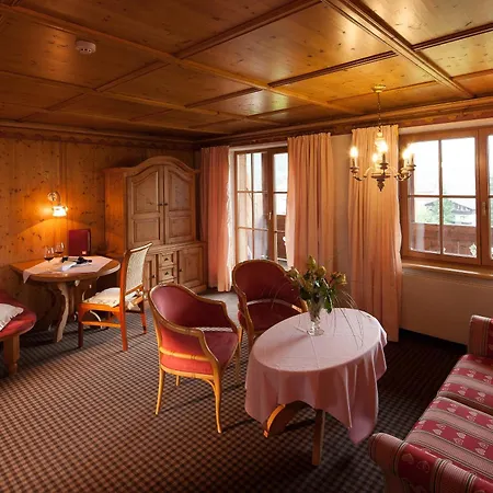 Отель Traditionshotel Schwarzer Adler 4*