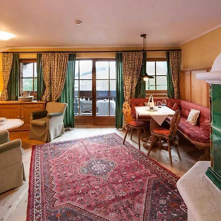 Отель Traditionshotel Schwarzer Adler Таннхайм