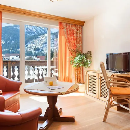 Hotel Traditionshotel Schwarzer Adler 4*
