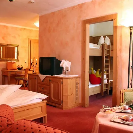 Hotel Schwarzer Adler 4*