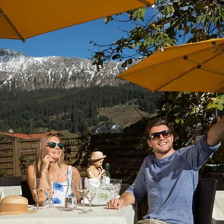 Traditionshotel Schwarzer Adler Hotel Tannheim