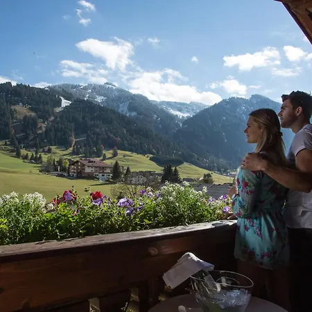 Traditionshotel Schwarzer Adler Hotel Tannheim