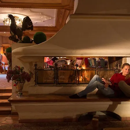 Traditionshotel Schwarzer Adler 4*