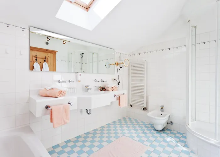 Traditionshotel Schwarzer Adler Hotel 4*