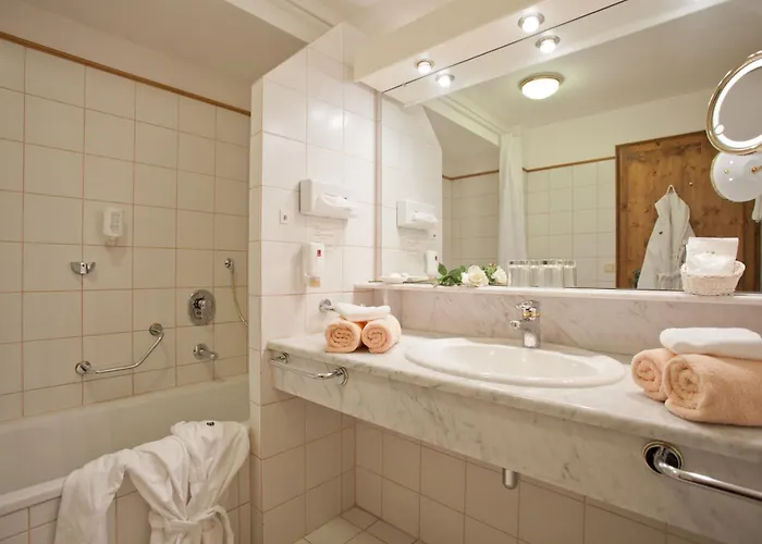 Szálloda Traditionshotel Schwarzer Adler Tannheim