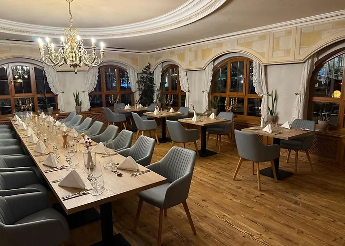 Hotel Traditionshotel Schwarzer Adler 4*