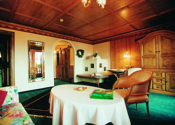 Szálloda Traditionshotel Schwarzer Adler Tannheim