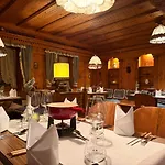 Traditionshotel Schwarzer Adler Hotel 4*