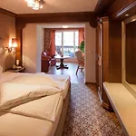 Hotel Traditionshotel Schwarzer Adler 4*