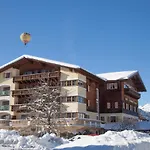 Traditionshotel Schwarzer Adler 4*