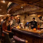 Traditionshotel Schwarzer Adler Hotel 4*