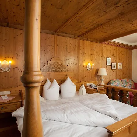 Traditionshotel Schwarzer Adler מלון 4*