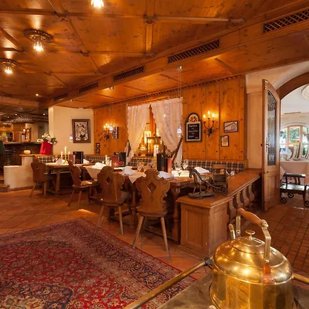 Traditionshotel Schwarzer Adler מלון