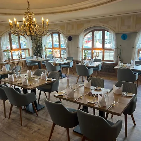 Traditionshotel Schwarzer Adler 4*