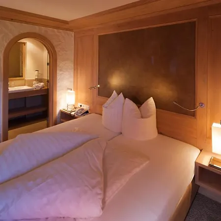 Traditionshotel Schwarzer Adler טאנהיים