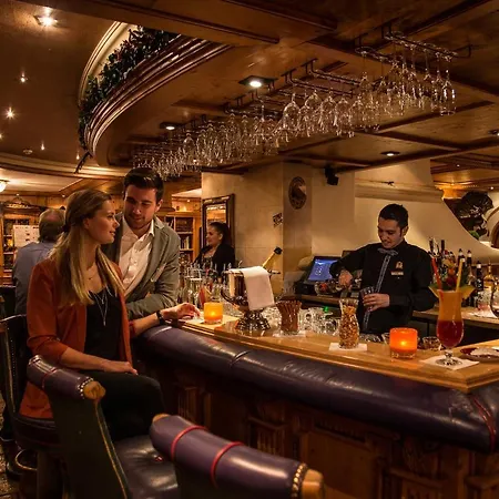 Traditionshotel Schwarzer Adler מלון 4*