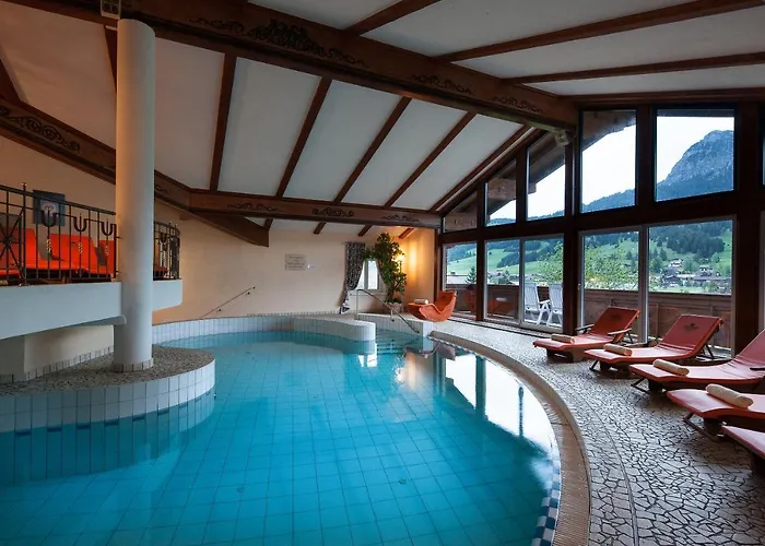 Traditionshotel Schwarzer Adler 4*