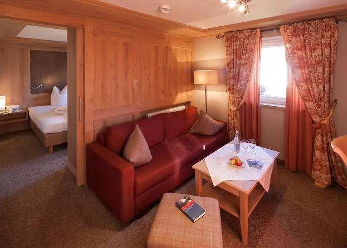 Traditionshotel Schwarzer Adler 4*