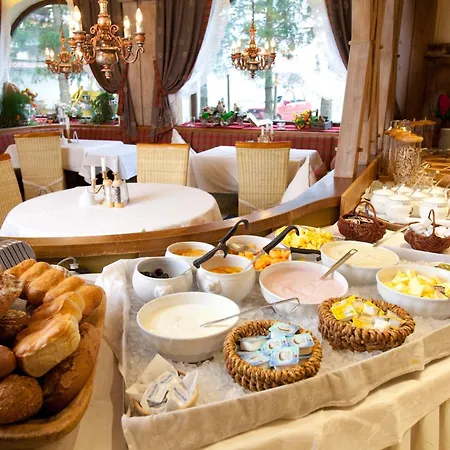 Traditionshotel Schwarzer Adler Hotell Tannheim