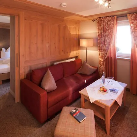 Traditionshotel Schwarzer Adler 4*